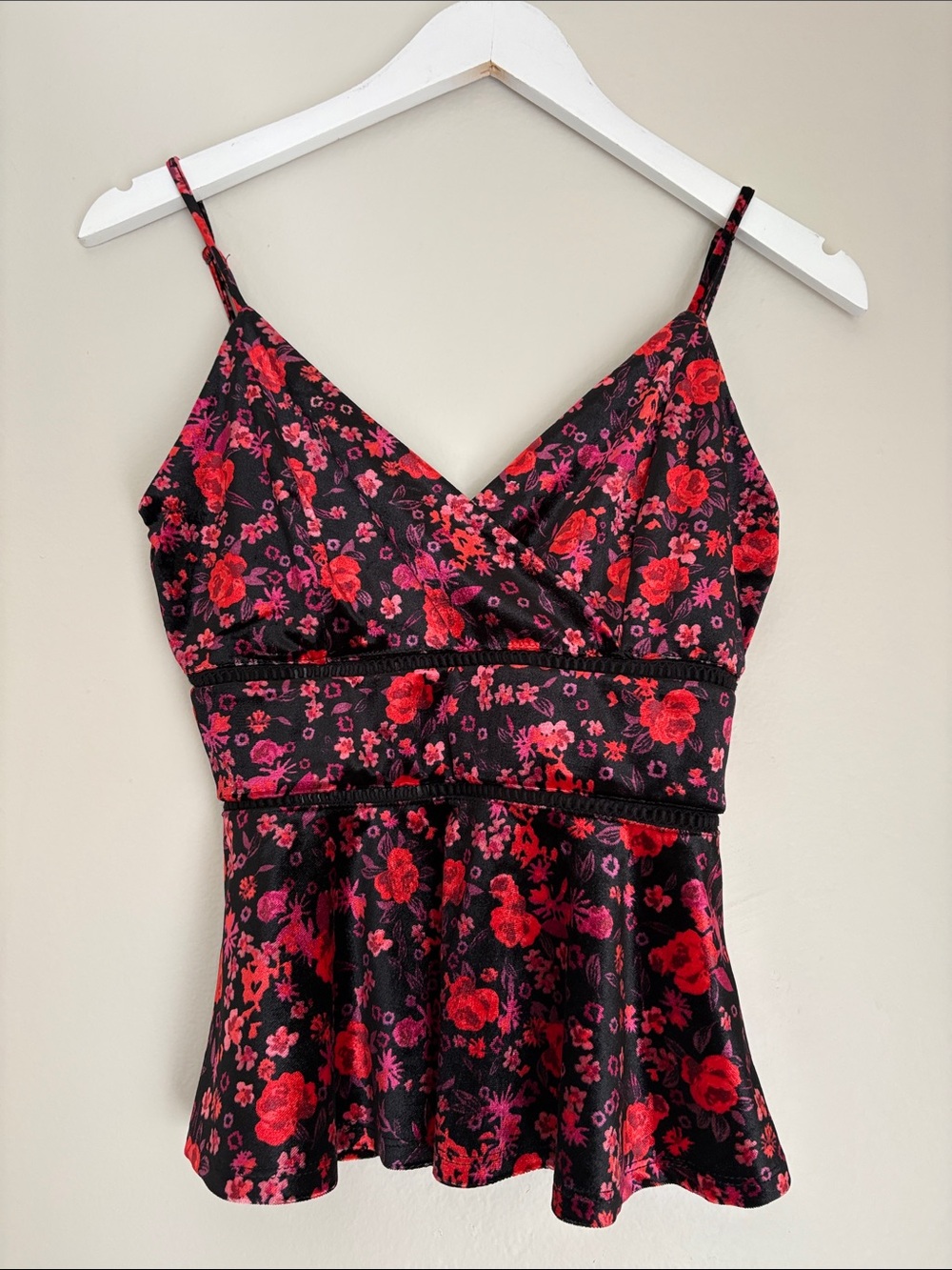 Floral Fit-&-Flare Cami Top in Black and Red